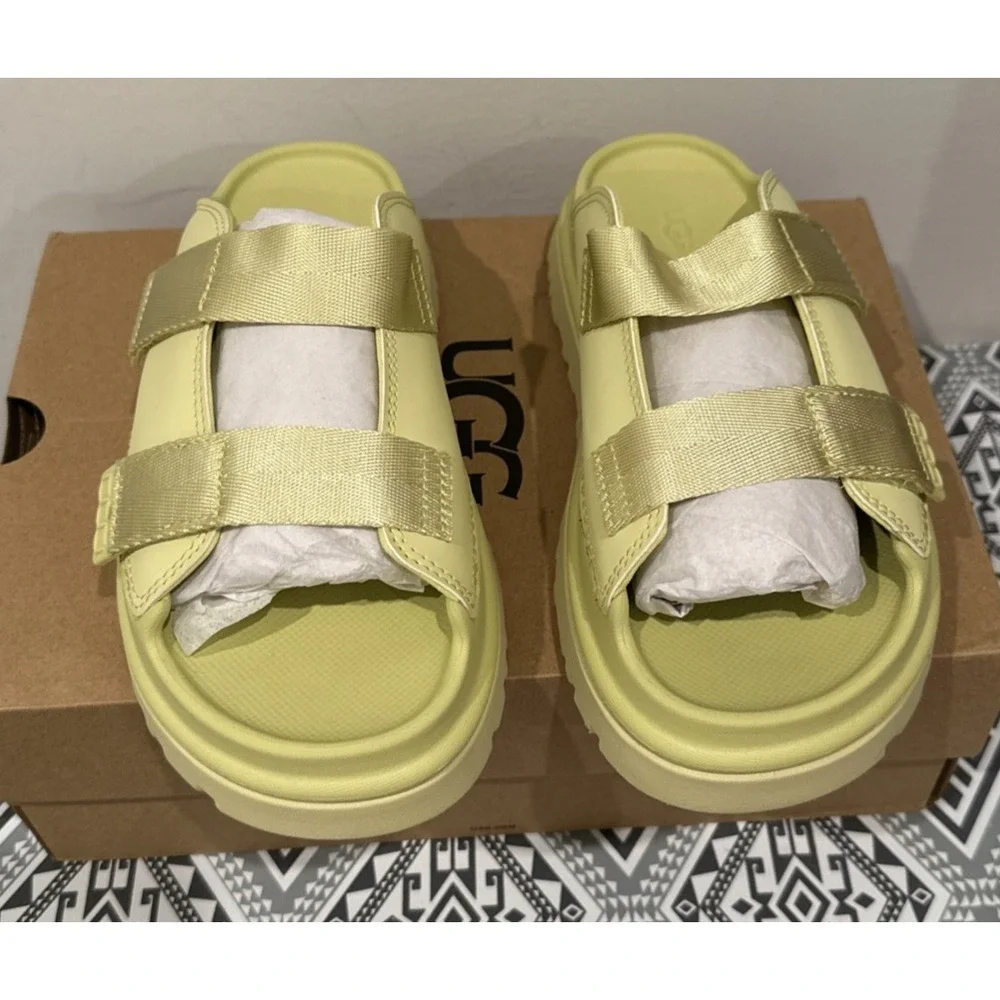 UGG Big Kids Size 5/ EU 37 Golden Glow Platform Sandals Golden Apple